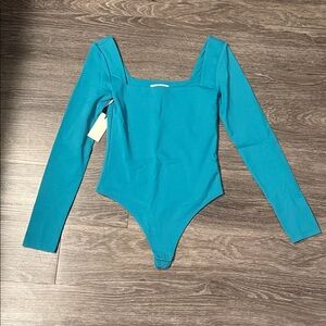 Aritzia babaton square neck bodysuit